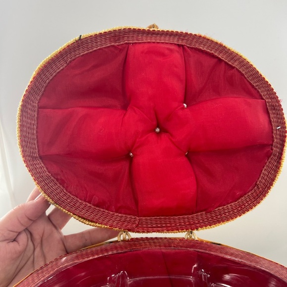 Vintage tapestry sewing basket with insert tray - Picture 10 of 15